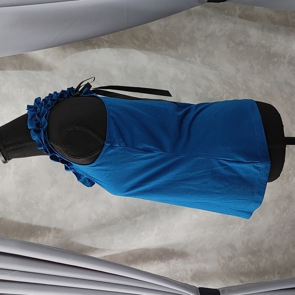 💙 Blue Racer-back Tank Top 💙 - Picture 3 of 8